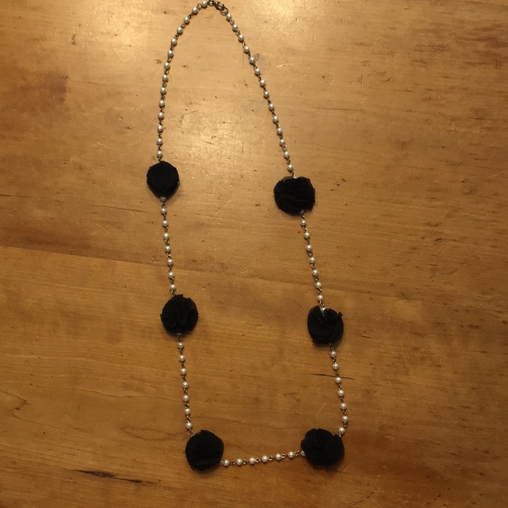 15” pearl and black flower necklace
